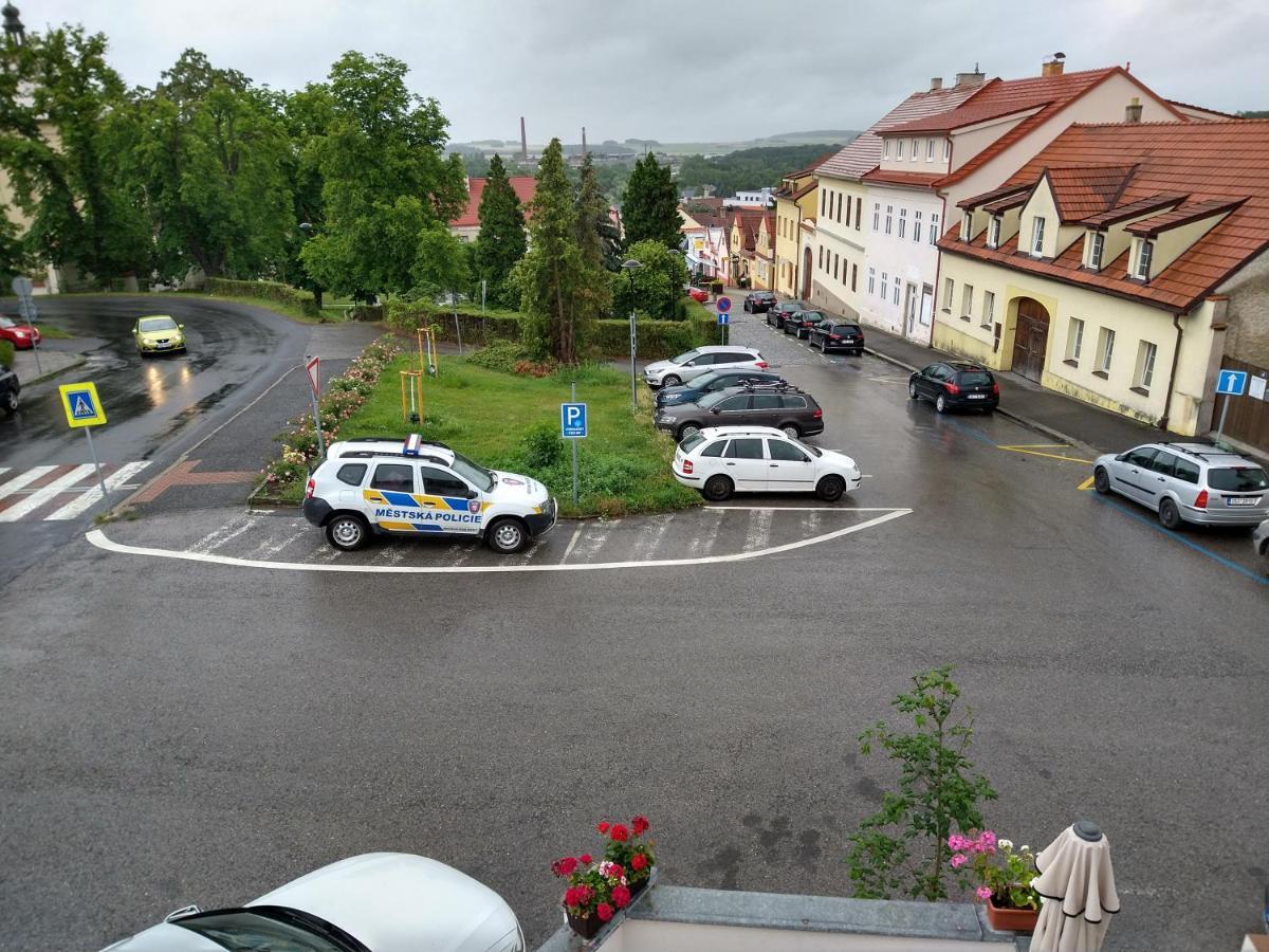 Apartmany Maly Mnich Mníšek pod Brdy Eksteriør bilde