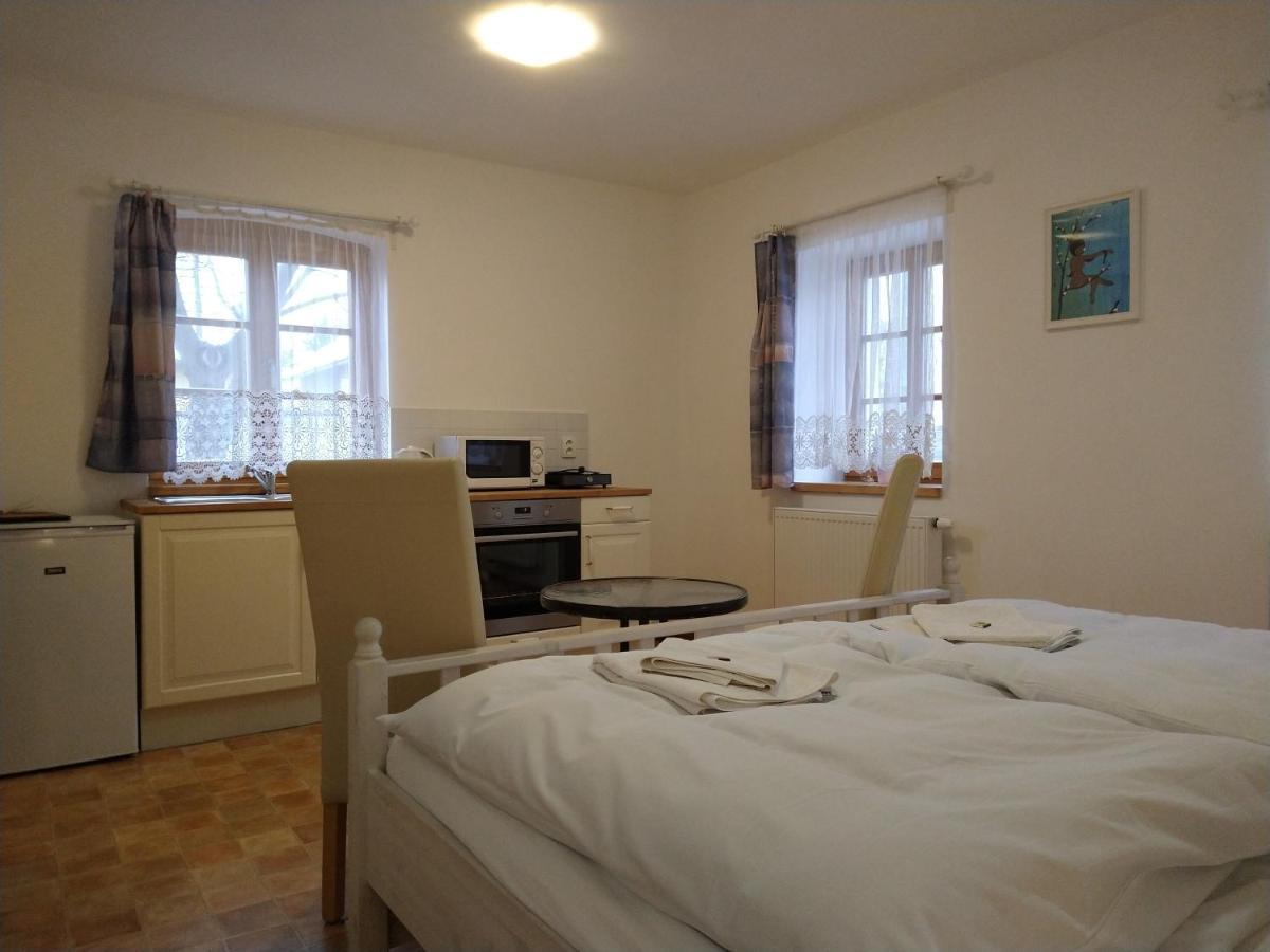 Apartmany Maly Mnich Mníšek pod Brdy Eksteriør bilde