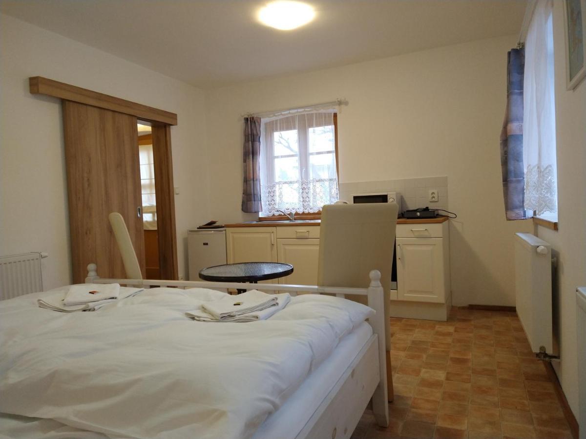 Apartmany Maly Mnich Mníšek pod Brdy Eksteriør bilde